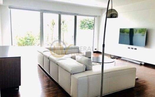 LTHC6054 – Townhouse in Compound FOR RENT in Thonglor 3 beds 3 baths size 340 Sq.M. Nearly BTS Thonglor station ONLY 89k/Month