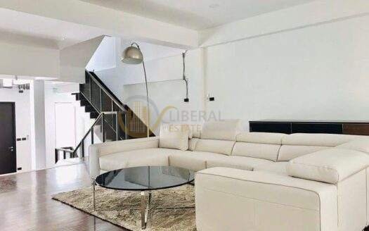 LTHC6054 – Townhouse in Compound FOR RENT in Thonglor 3 beds 3 baths size 340 Sq.M. Nearly BTS Thonglor station ONLY 89k/Month