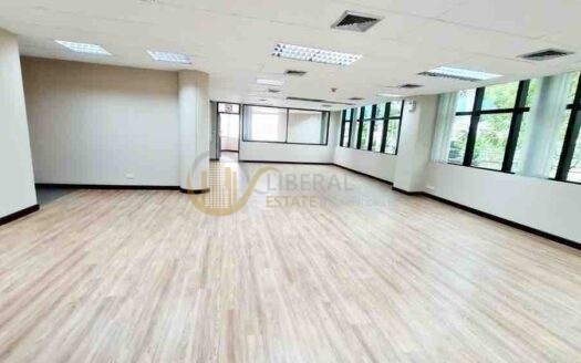 LTH6146 – Office FOR RENT in Phahonyothin size 210 Sq.M. Nearby BTS Phahonyothin 24 station ONLY 100,800 THB/month