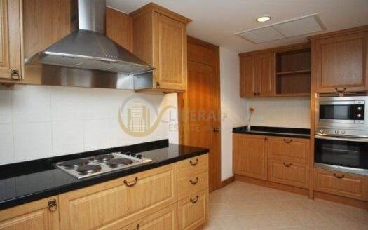 LTH6195 – Condo FOR RENT Phrom Phong 2 beds 2 baths size 219 Sq.M. Nearby BTS Phrom Phong station ONLY 70k/Month