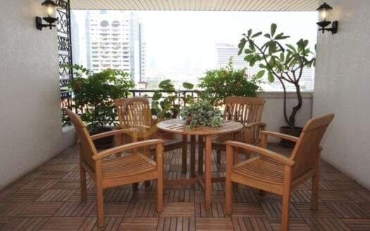 LTH6195 – Condo FOR RENT Phrom Phong 2 beds 2 baths size 219 Sq.M. Nearby BTS Phrom Phong station ONLY 70k/Month