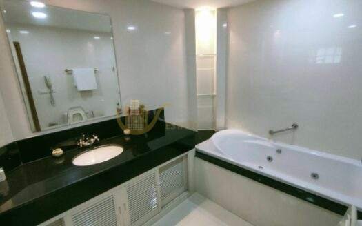 LTH6195 – Condo FOR RENT Phrom Phong 2 beds 2 baths size 219 Sq.M. Nearby BTS Phrom Phong station ONLY 70k/Month