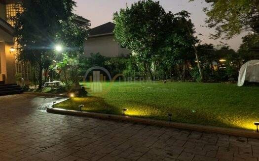 LTH6293 – Newly Renovated House FOR RENT 4 bedrooms 6 bathrooms size 400 Sq.M. near BTS Phrakhanong station ONLY 280k/ Month