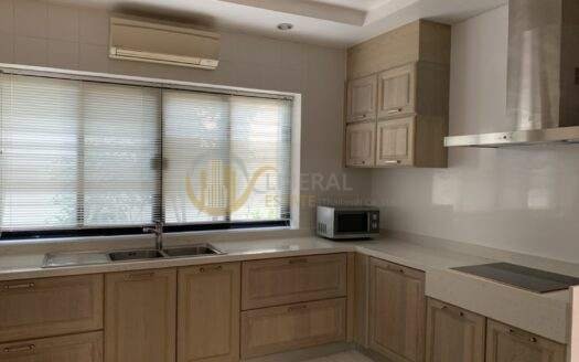 LTH6293 – Newly Renovated House FOR RENT 4 bedrooms 6 bathrooms size 400 Sq.M. near BTS Phrakhanong station ONLY 280k/ Month