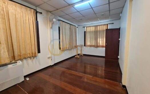 LTHC6314 – House in Suanplu FOR SALE 3 beds 3 baths Size 200 sq.m. near BTS Chong Nonsi station ONLY 57 MB