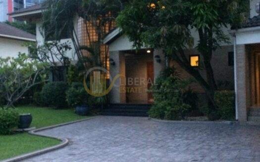 LTH6293 – Newly Renovated House FOR RENT 4 bedrooms 6 bathrooms size 400 Sq.M. near BTS Phrakhanong station ONLY 280k/ Month