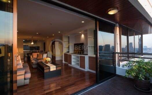 LTH6454 – Apartment for rent in Asoke 2 beds 2 baths Size 158 Sq.M. Near BTS Asoke station ONLY 100k/month