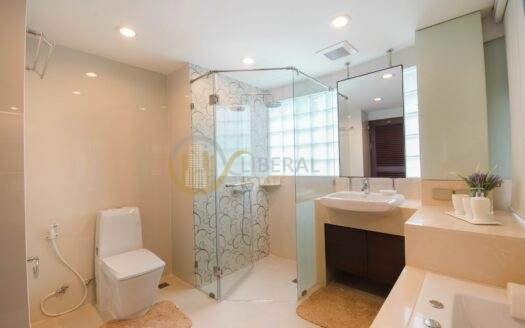 LTH6458 – Apartment for rent in Asoke 3 beds 3 baths Size 260 Sq.M. Near BTS Asoke station ONLY 130k/month