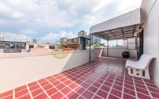 LTH6941 – Townhouse in Ekkamai FOR SALE 7 beds 5 baths Size 430 Sq.M. Near BTS Ekkamai Station ONLY 24.5 MB