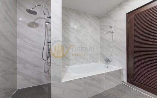 LTH6941 – Townhouse in Ekkamai FOR SALE 7 beds 5 baths Size 430 Sq.M. Near BTS Ekkamai Station ONLY 24.5 MB