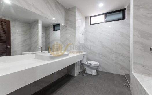 LTH6941 – Townhouse in Ekkamai FOR SALE 7 beds 5 baths Size 430 Sq.M. Near BTS Ekkamai Station ONLY 24.5 MB