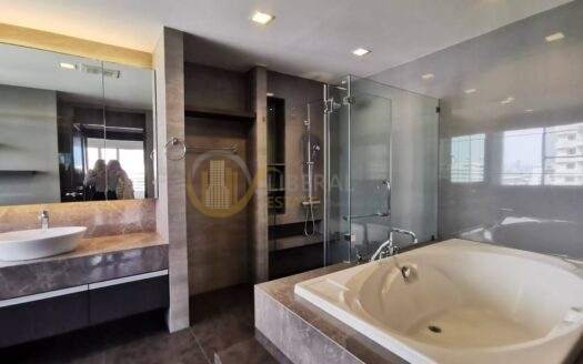 LTH6810 – Private Residence FOR RENT 4 beds 5 baths Size 560 Sq.M.Near BTS Chongnonsri stations ONLY 270k/month
