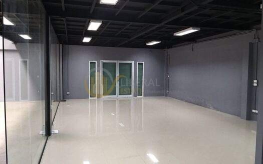 LTH6851 – Commercial for rent in Pattanakarn Size 575 Sq.M.Near ARL Ramkhamhaeng Station ONLY 100k/month