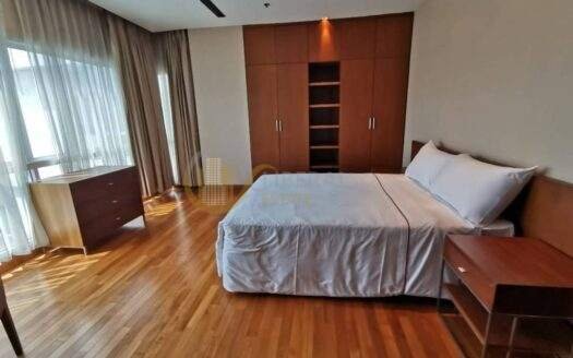 LTH6944 – Royal Residence Park FOR RENT 3 beds 3 baths Size 220 Sq.M.Near BTS Phloen Chit stations ONLY 120k/month