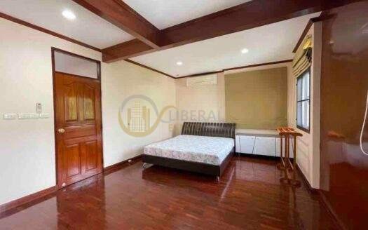 LTH7308 – Single House FOR RENT in Sukhumvit 4 5 beds 5 baths 100 sq.M.Near BTS Nana station ONLY 95k/month