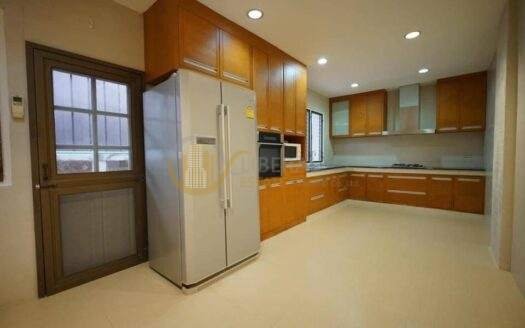 LTHC6794 – House FOR RENT in Bearing 4 beds 5 baths 800 sq.M.Near Bearing station ONLY 100k/month