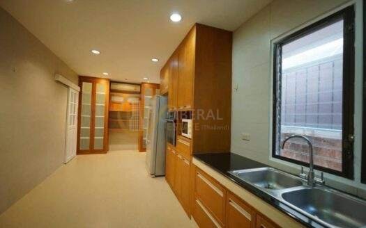 LTHC6794 – House FOR RENT in Bearing 4 beds 5 baths 800 sq.M.Near Bearing station ONLY 100k/month