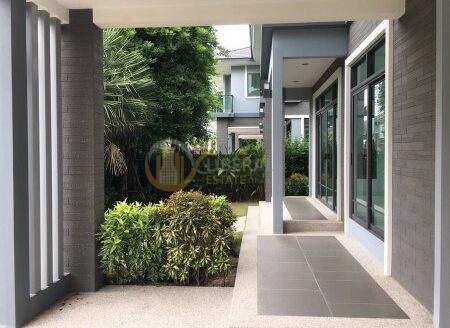 LTHC6957 – House FOR SALE at Pattanakarn 3 beds 4 baths 242 sq.M. Near BTS Bearing station ONLY 18.2 MB
