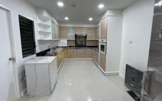 LTH7019 – City Lake Tower FOR RENT 3 beds 3 baths Size 319 Sq.M.Near BTS Asoke stations ONLY 100k/month