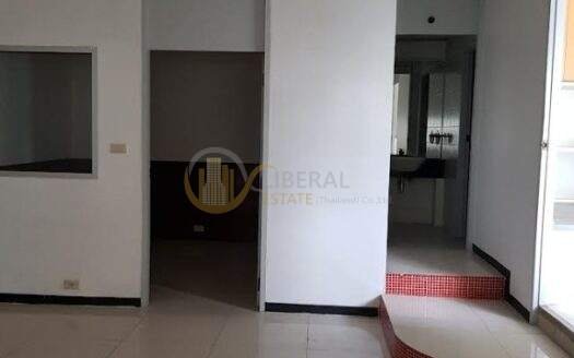 LTH7120 – Office for rent in Silom Size 137 Sq.M.Near MRT Silom Station ONLY 89,050 THB / month