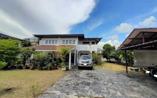 LTH7118 – Fire Sale a single house with a big land size 202 Sq.W in Bangjak, only 5 mins on 49.9 MB discount from 57.26 MB Can be both of residential and commercial space