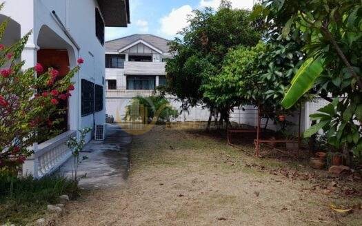 LTH7118 – Fire Sale a single house with a big land size 202 Sq.W in Bangjak, only 5 mins on 49.9 MB discount from 57.26 MB Can be both of residential and commercial space