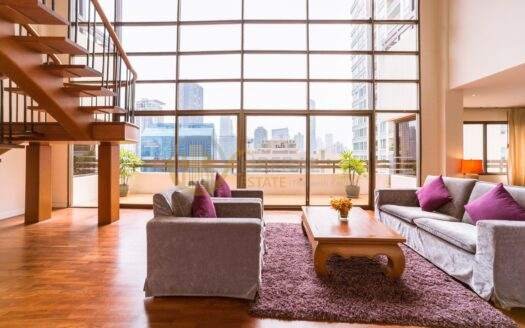 LTH5427 – Duplex Penthouse type Service Apartment FOR RENT in Silom 3 beds size 310 Sq.M. Nearby MRT Silom station ONLY 120k/Month