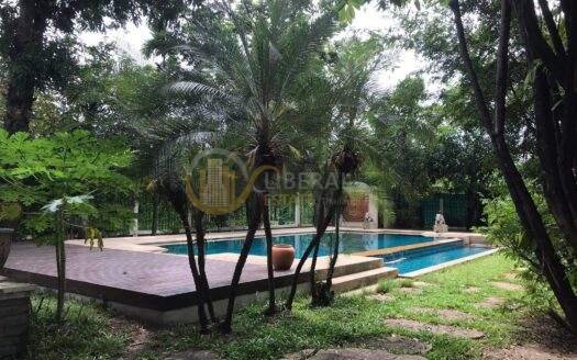 LTHC7032 – Land with 2 Traditional Houses FOR SALE in Onnut 6 beds 7 baths 620 sq.M. Near BTS Onnut station ONLY 46 MB