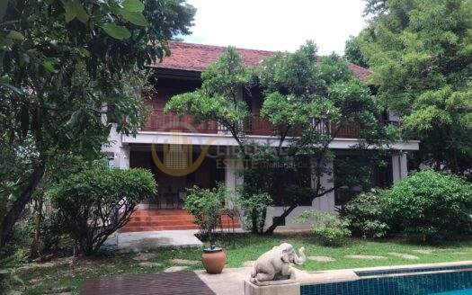 LTHC7032 – Land with 2 Traditional Houses FOR SALE in Onnut 6 beds 7 baths 620 sq.M. Near BTS Onnut station ONLY 46 MB