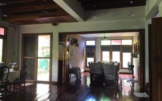 LTHC7032 – Land with 2 Traditional Houses FOR SALE in Onnut 6 beds 7 baths 620 sq.M. Near BTS Onnut station ONLY 46 MB