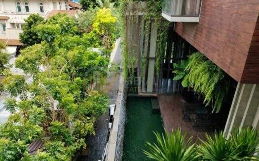 LTHC7403 –Modern Pool Villa FOR SALE 5 beds 6 baths Size 850 Sq.M. Near BTS Ekkamai Station ONLY 125 MB