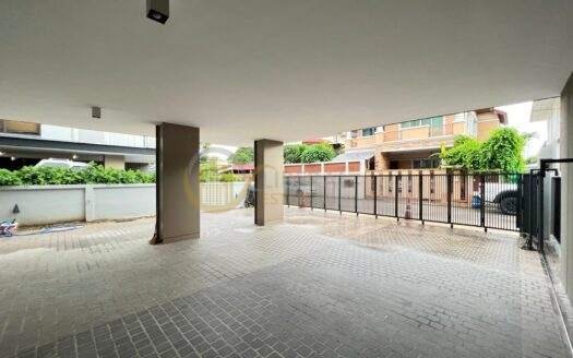 LTHC7232 – Luxury Home Office in Rama9 FOR RENT 2 beds 6 baths Size 560 Sq.M. Near BTS Bearing Station ONLY 160k/month