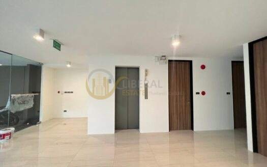 LTHC7232 – Luxury Home Office in Rama9 FOR RENT 2 beds 6 baths Size 560 Sq.M. Near BTS Bearing Station ONLY 160k/month