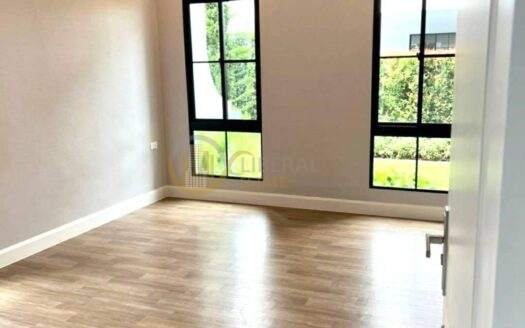 LTHC7245 – House at KRUNGTHEP KREE THA FOR RENT 5 beds 7 baths Size 608 Sq.M. Near ARL Ban Thap Chang Station ONLY 600k/month