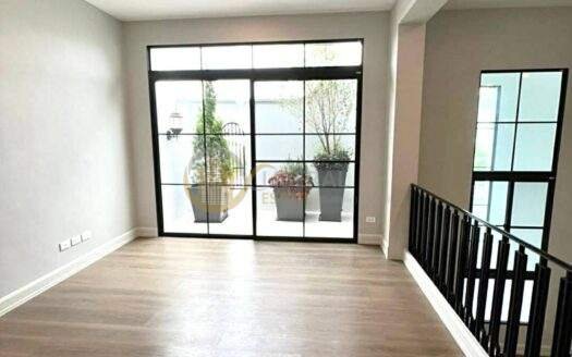 LTHC7245 – House at KRUNGTHEP KREE THA FOR RENT 5 beds 7 baths Size 608 Sq.M. Near ARL Ban Thap Chang Station ONLY 600k/month