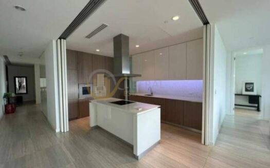 LTH7646 – 185 Ratchadamri FOR RENT 3 beds 3 baths size 198 Sq.M. Near BTS Ratchadamri Station ONLY 250k/month