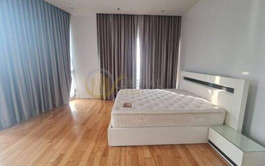 LTH7987 – Millennium ResidenceFOR RENT 3 beds 3 baths size 193 Sq. M. Near BTS Asoke station ONLY 120k/Month