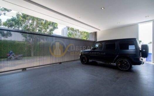 LTHC8674 – Modern Lake House FOR SALE in Muangthong Thani size 951 sq. M Nearby BTS Wat Phra Si Mahathat Station ONLY 109 MB