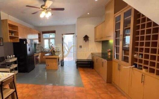 LTH9070 – Townhouse FOR RENT in Ekkamai 4 beds 5 baths size 300 Sq. M. near BTS Ekkamai station ONLY 80k/Month