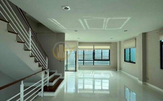 LTH10188 – House FOR SALE in Sathupadit size 251 Sq. m. 3 beds 4 baths Near Central Rama ONLY 19 MB
