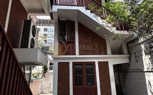 LTHC10409– House FOR RENT in Sukhumvit 26 size 700 Sq.m. 4 bed 4 bath near BTS Phrom Phong Station ONLY 350k/Month