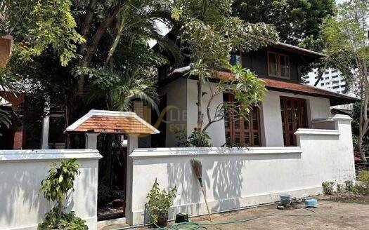 LTHC10409– House FOR RENT in Sukhumvit 26 size 700 Sq.m. 4 bed 4 bath near BTS Phrom Phong Station ONLY 350k/Month