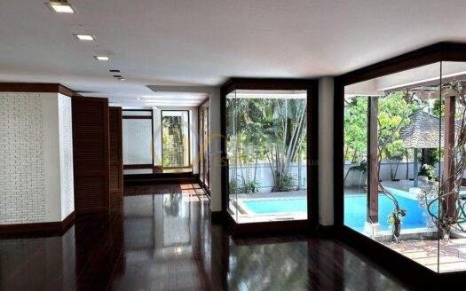 LTHC10409– House FOR RENT in Sukhumvit 26 size 700 Sq.m. 4 bed 4 bath near BTS Phrom Phong Station ONLY 350k/Month