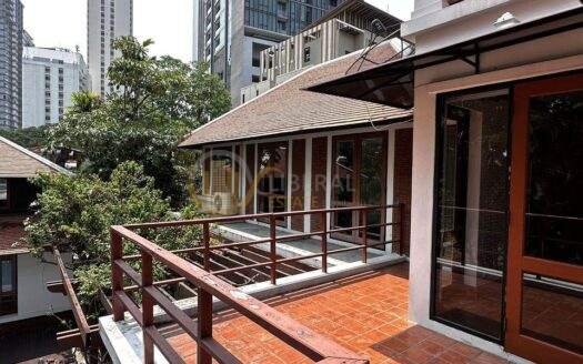 LTHC10409– House FOR RENT in Sukhumvit 26 size 700 Sq.m. 4 bed 4 bath near BTS Phrom Phong Station ONLY 350k/Month