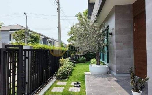 LTH10331-Luxury Detached House FOR RENT in The City Bangnasize 78 Sq.w.4 beds 5 baths Located 1km from Mega Bangna Price ONLY 350K/Month