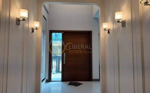 LTH10331-Luxury Detached House FOR RENT in The City Bangnasize 78 Sq.w.4 beds 5 baths Located 1km from Mega Bangna Price ONLY 350K/Month