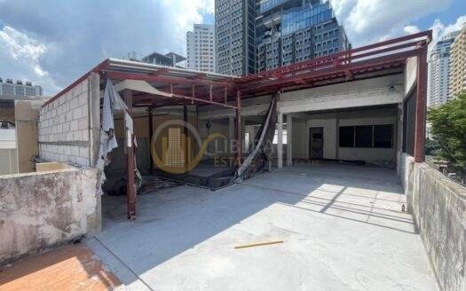 LTH10517–Commercial building for rent in Sukhumvit 11 size 230 Sq.m. Near BTS Nana station ONLY 190k/month