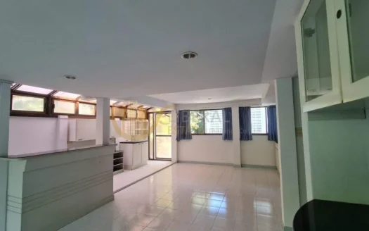 LTH10558– House FOR SALE in Sukhumvit 71 Suitable For Home Office size 54 sq.w. Near BTS Pra khanong Station PRICE ONLY 17.5 MB