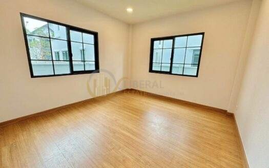 LTH11293-House FOR SALE at Centro Bangna Size 62 sqw. 256 sqm. 4 beds 5 baths Near Mega Bangna ONLY 13.5 MB