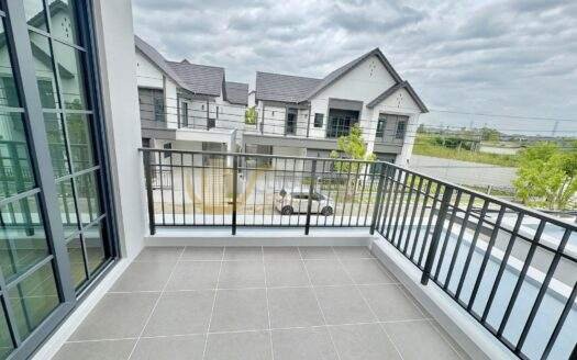 LTH11293-House FOR SALE at Centro Bangna Size 62 sqw. 256 sqm. 4 beds 5 baths Near Mega Bangna ONLY 13.5 MB